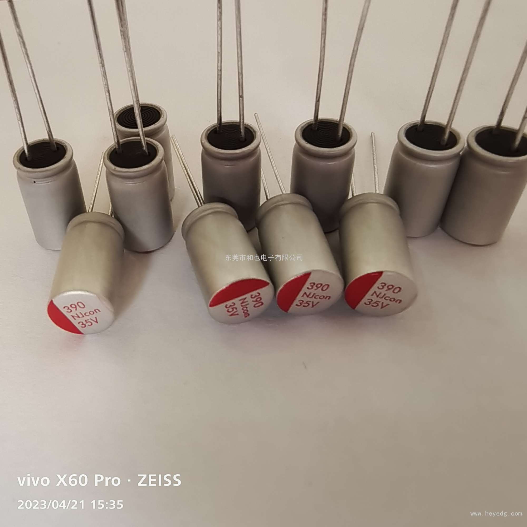插件固態(tài):35V/390uf  8x14mm