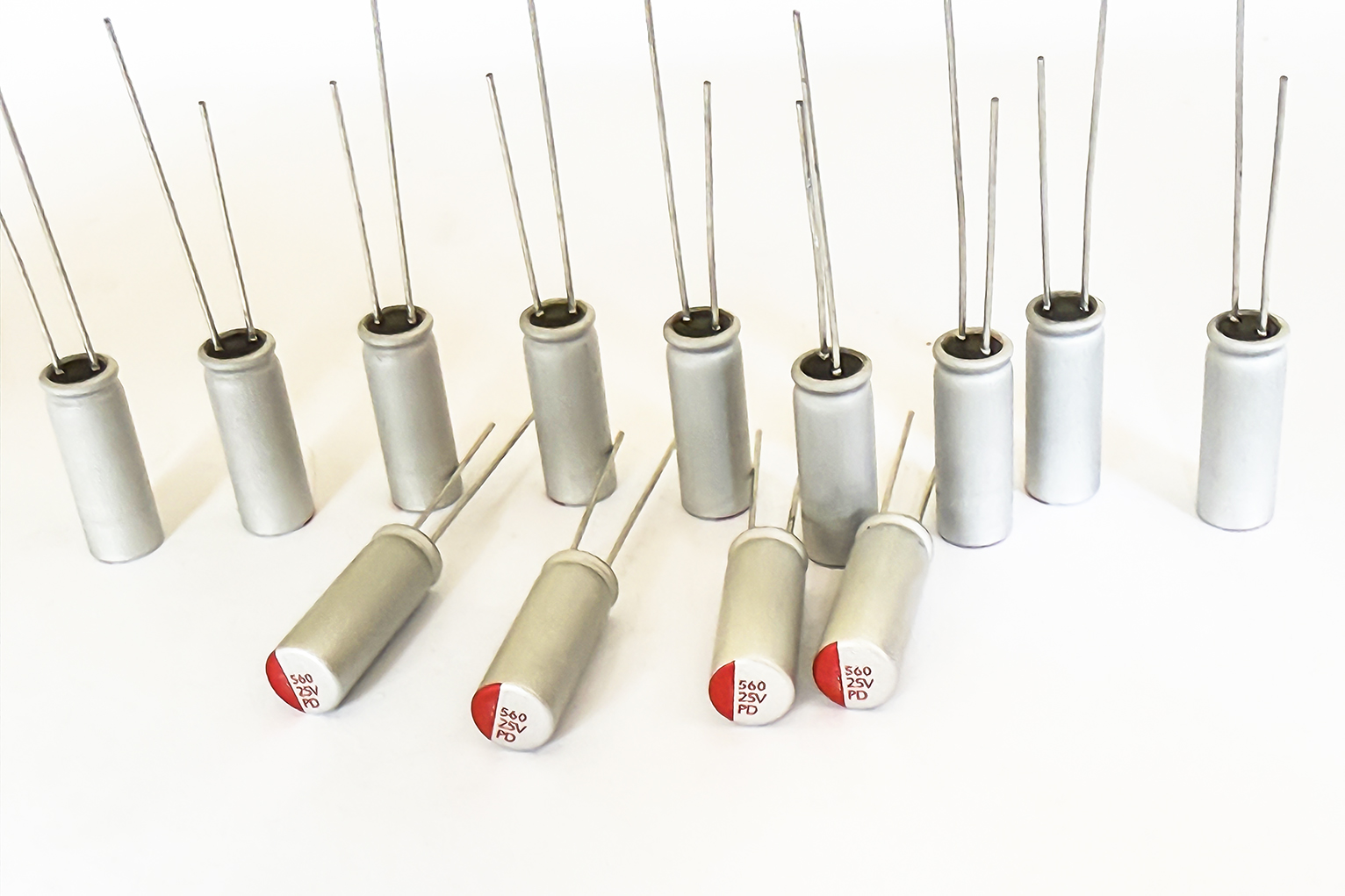 定制品電容： 560uf/25v  5.5x15mm