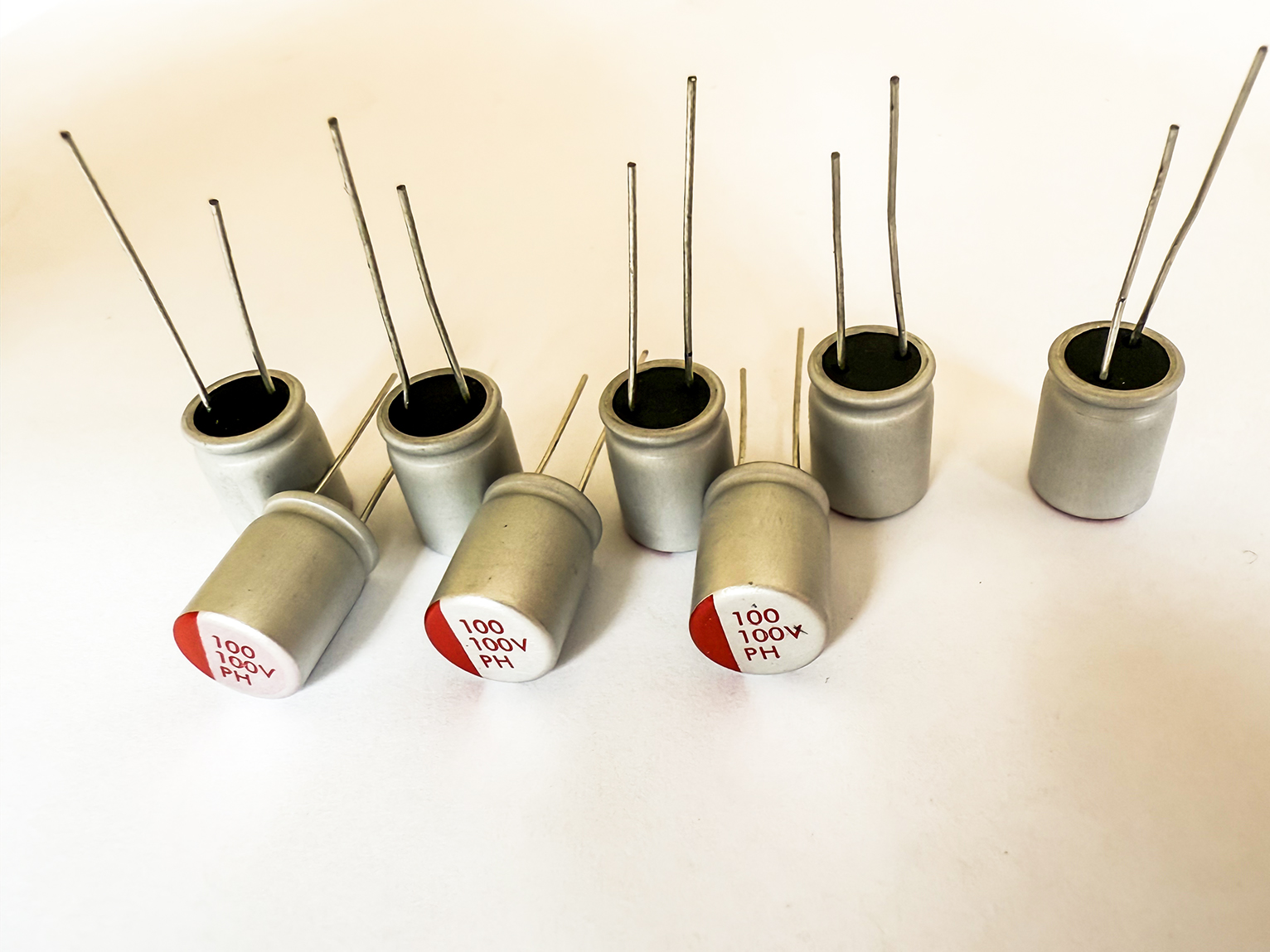 高壓固態(tài)電容： 100uf/100v   10x12mm